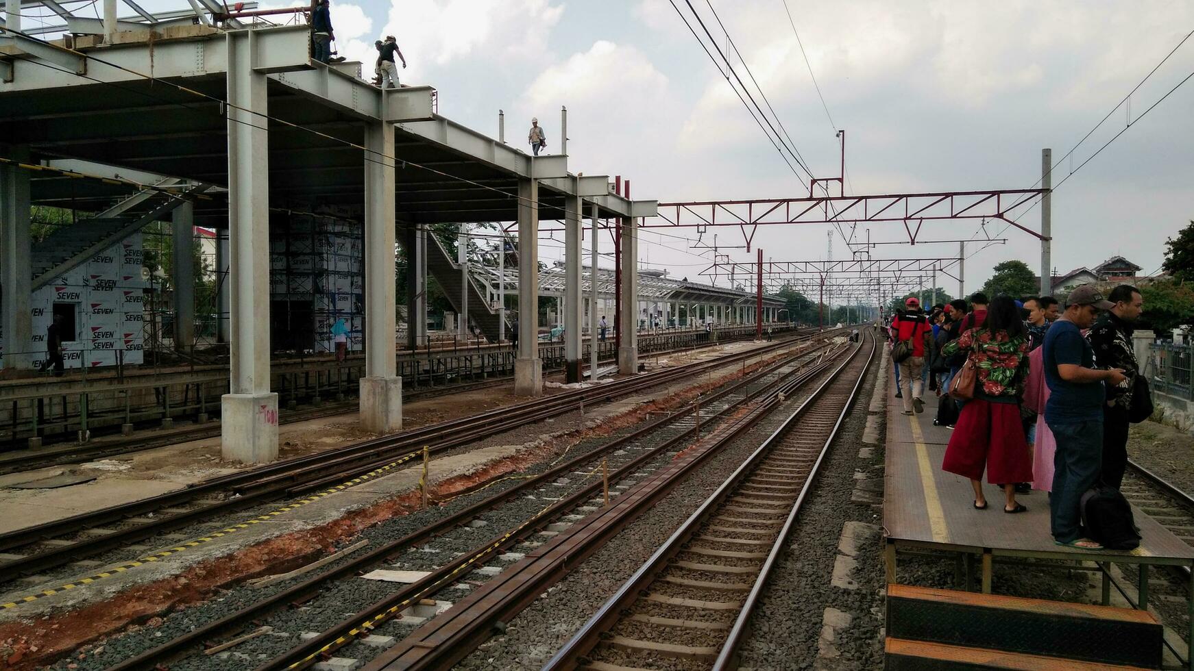 unerkannt Personen. Konstruktion von ein modern Eisenbahn. Jakarta, Indonesien, April 8, 2019 foto