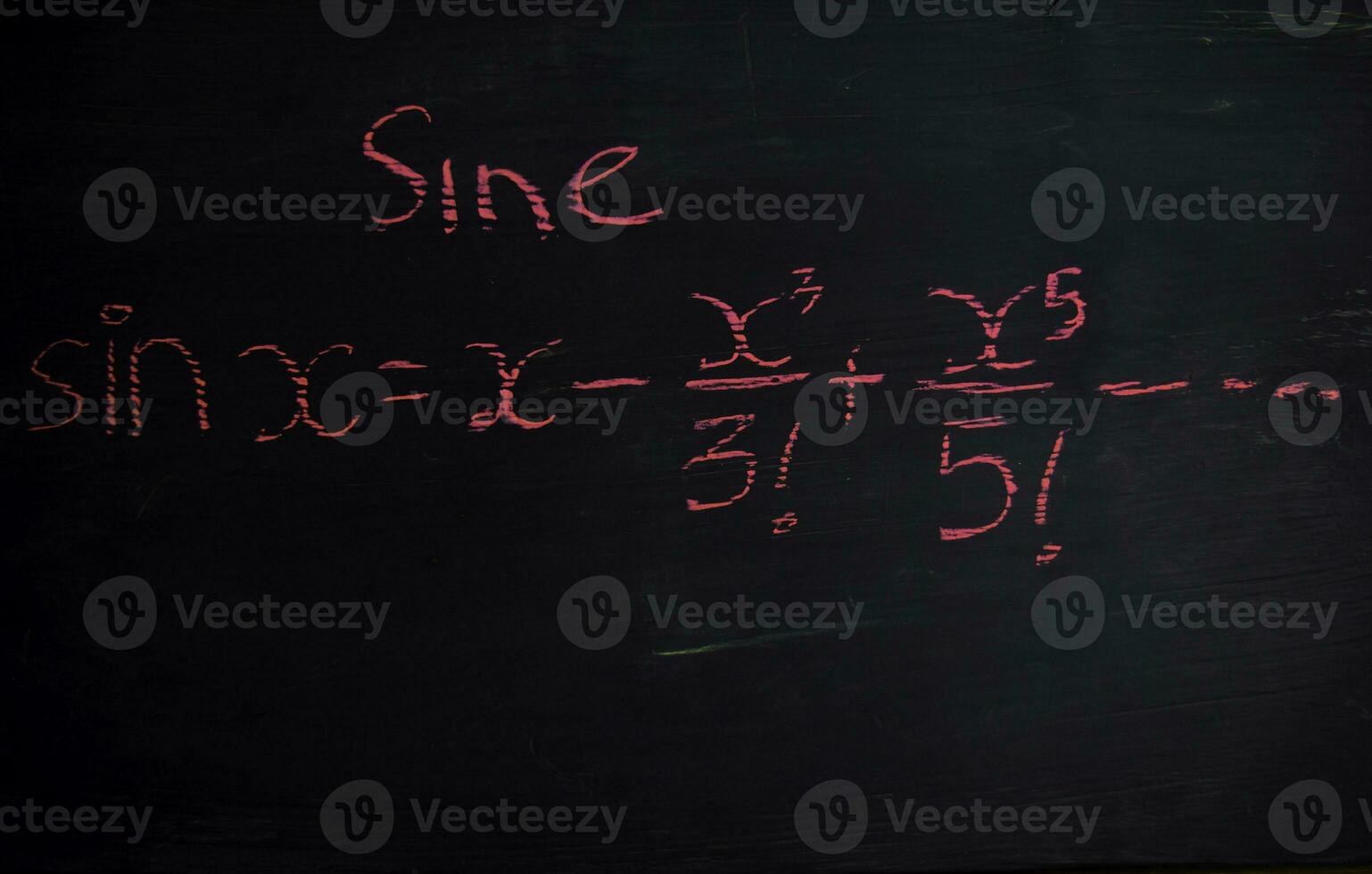 schließen oben Mathematik Formeln geschrieben auf ein Tafel. Bildung Konzept foto