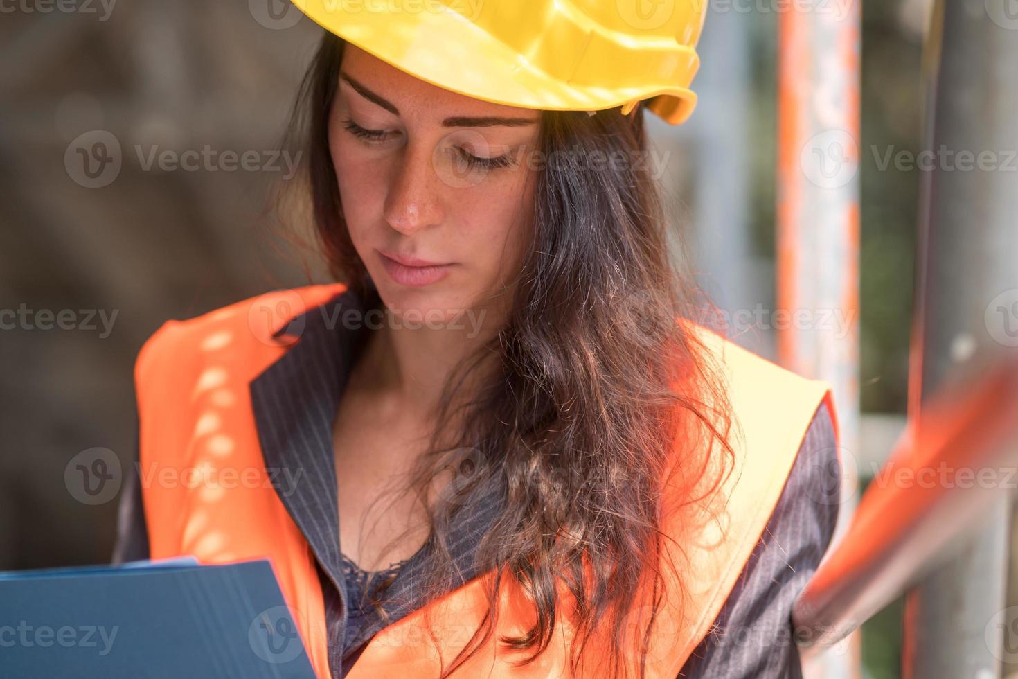 weibliche Lehrling Bauarbeiter foto