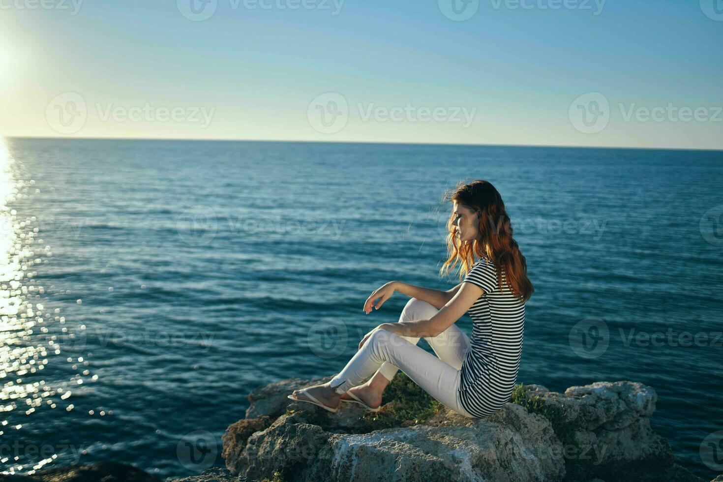 Frau draußen wollen Natur Ozean Landschaft Sommer- foto