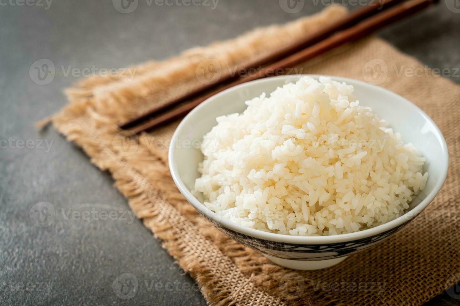 gekochte weiße Reisschüssel foto