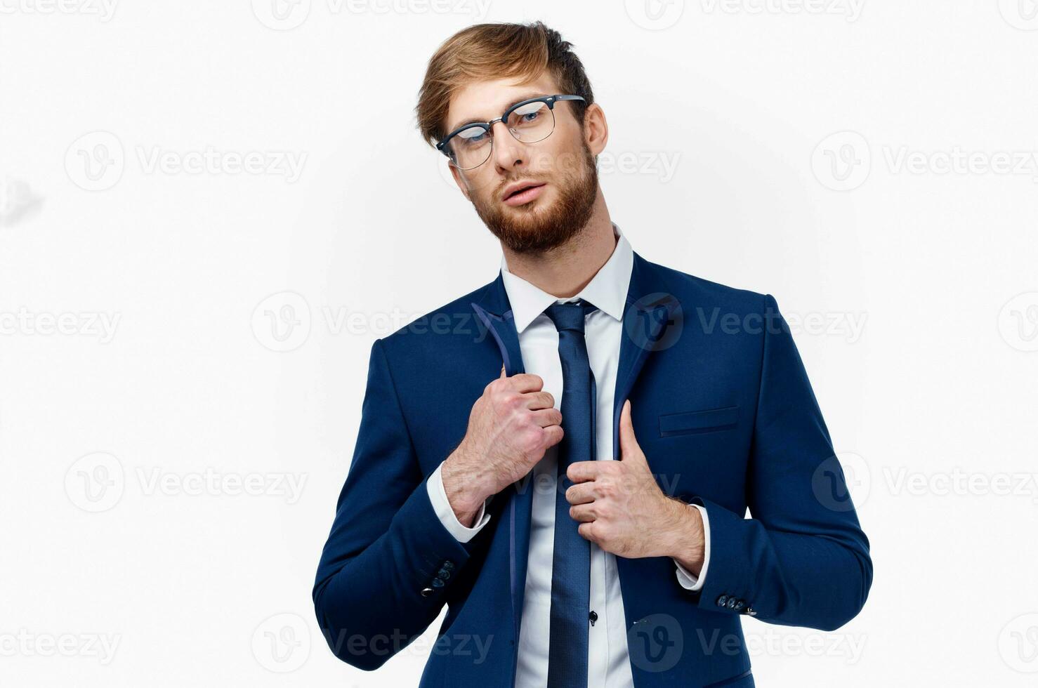 Geschäft Mann im ein Blazer offiziell Mode Selbstvertrauen foto