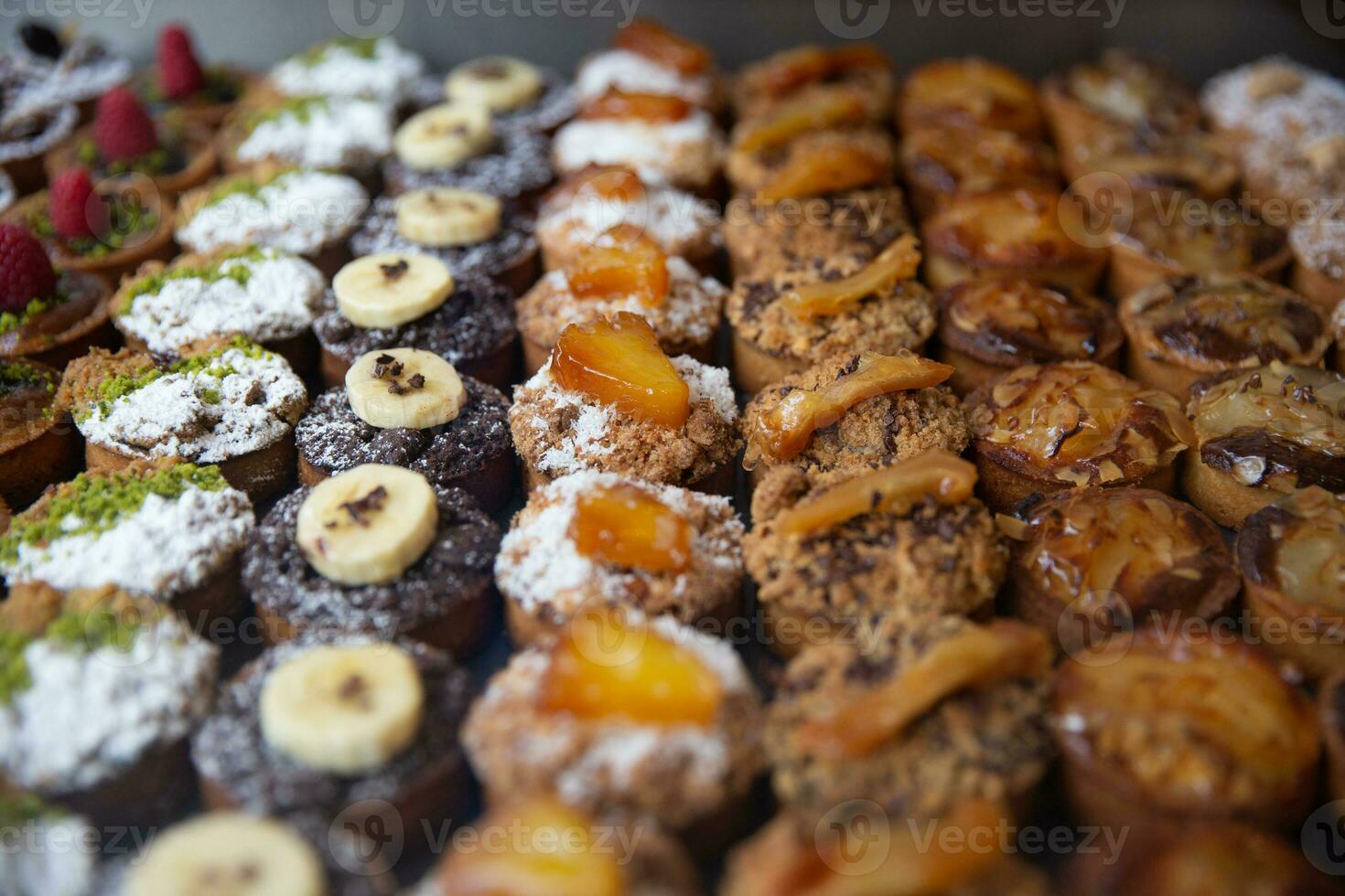 verschiedene Früchte und Nüsse Gebäck foto