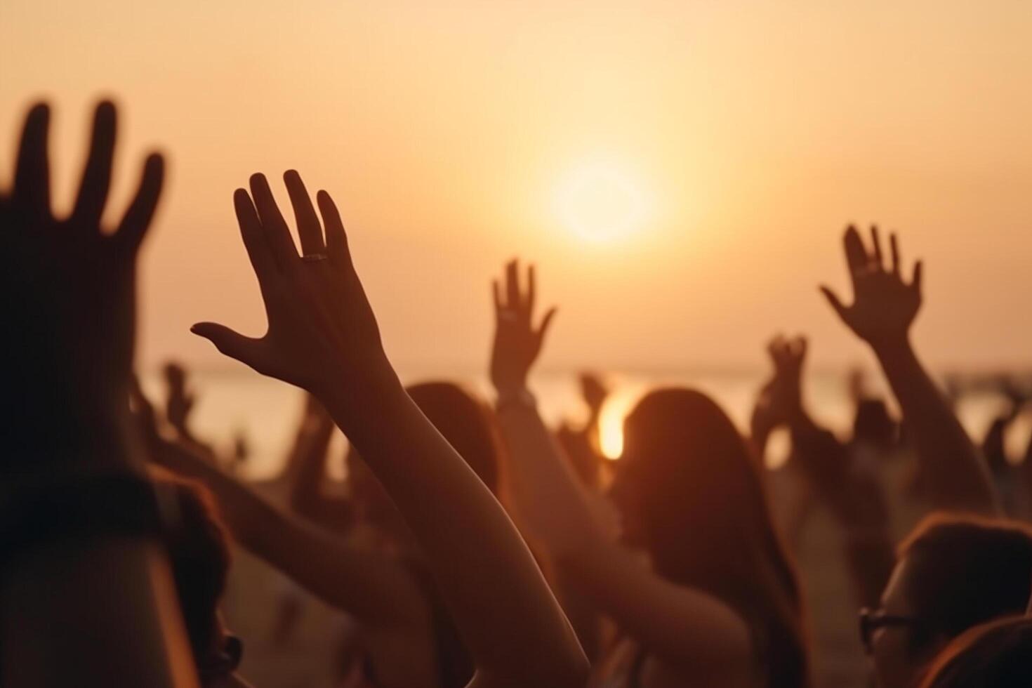 Jubel Menge mit Hände im das Luft, Sommer- Ferien Bild, Bokeh Menschen haben Spaß beim Sonnenuntergang auf ein Strand, generativ ai foto