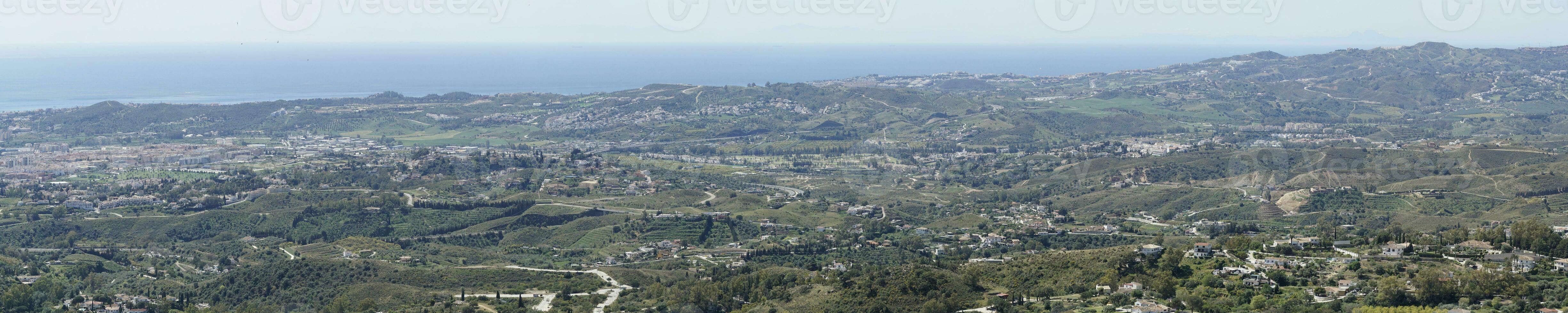 Panorama- Aussicht auf Meer Ufer von Mijas Stadt, Andalusien, Spanien foto