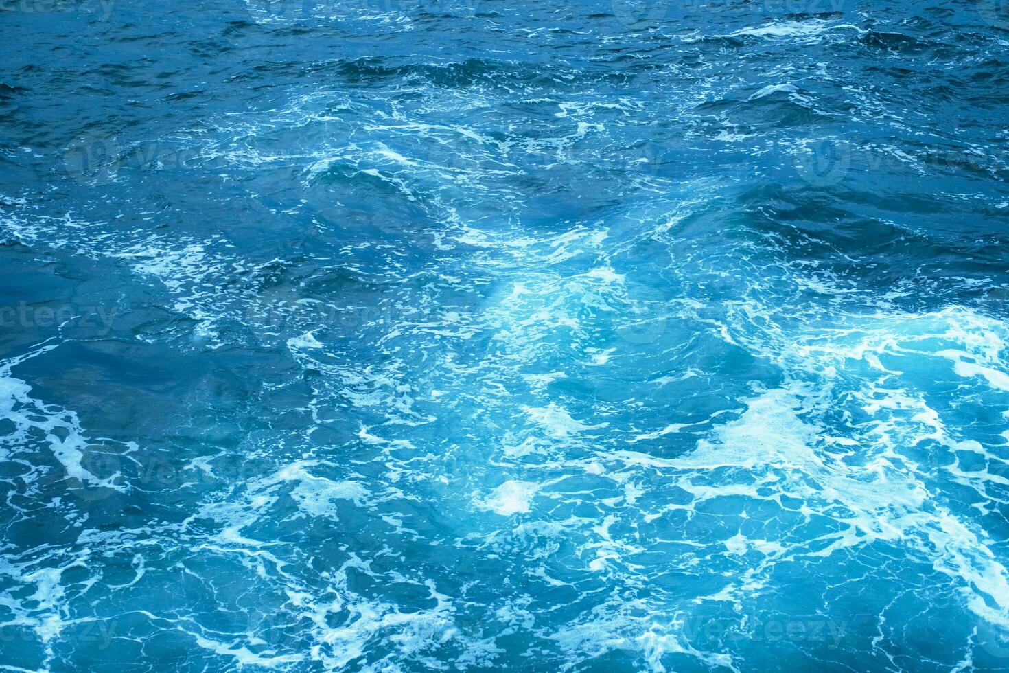 Ozean Oberfläche. abstrakt Wasser Hintergrund. Welle Muster. foto