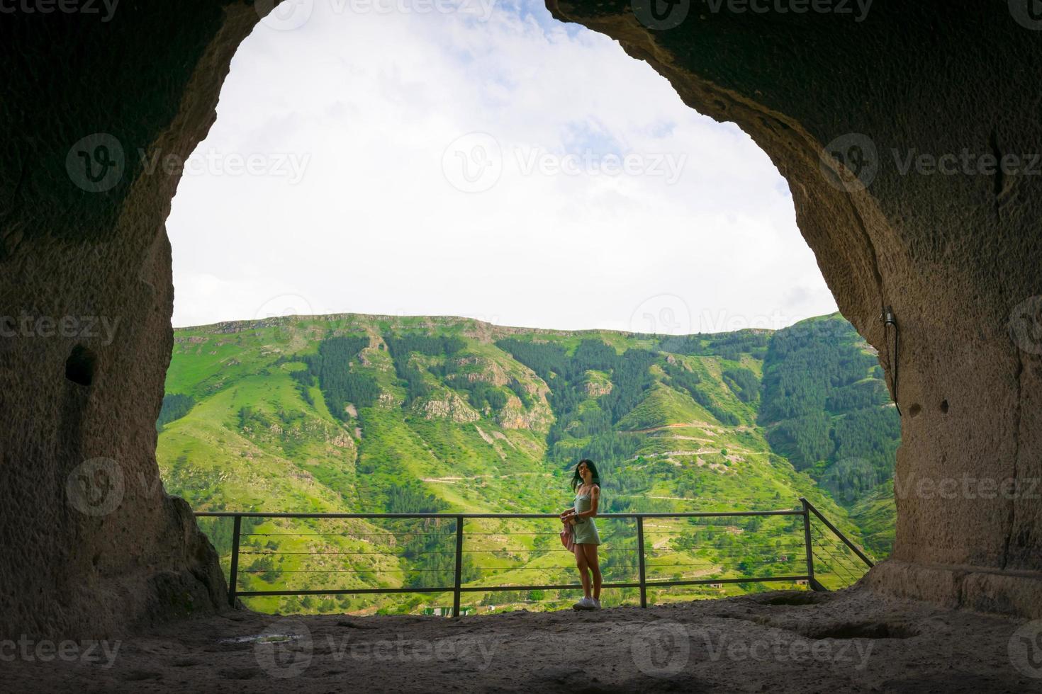 Frau in der Vadrzia-Höhle foto