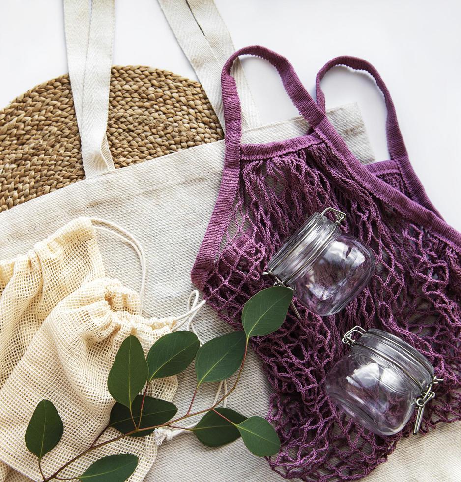 Netztasche Baumwolltaschen und Gläser foto