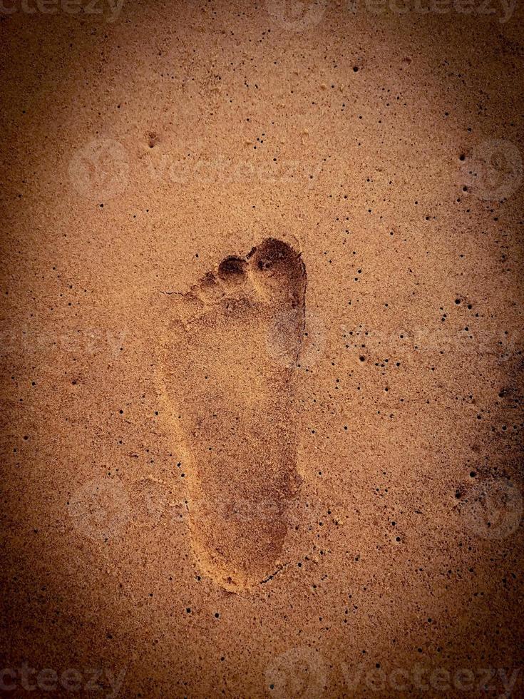 der Fußabdruck im Sandstrand foto