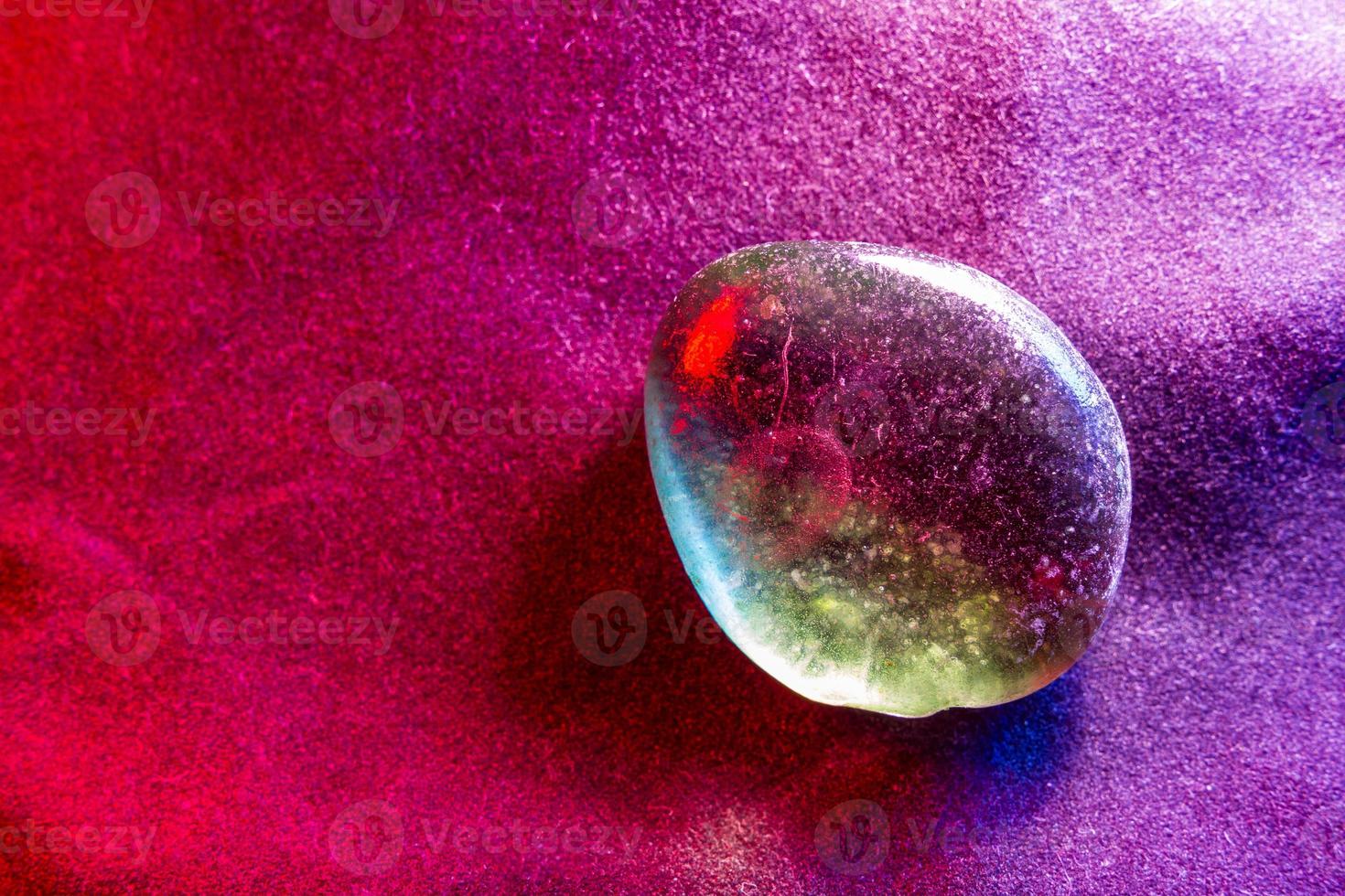 Mineral Edelstein bunt beleuchtet mit abstrakten Details foto