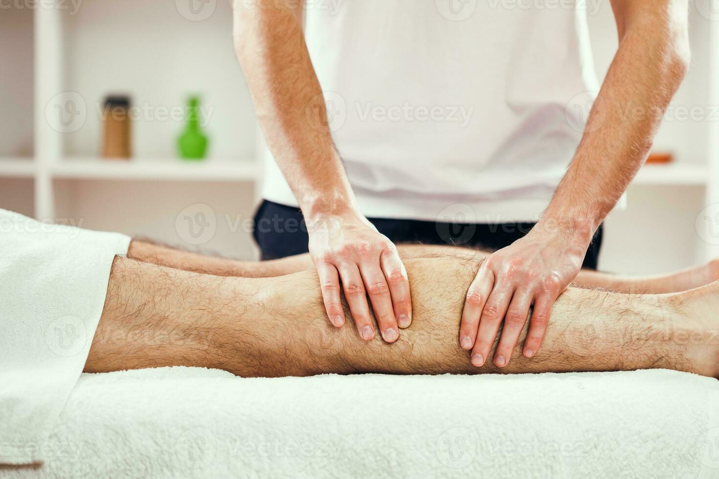 ein Mann bekommen ein Massage foto