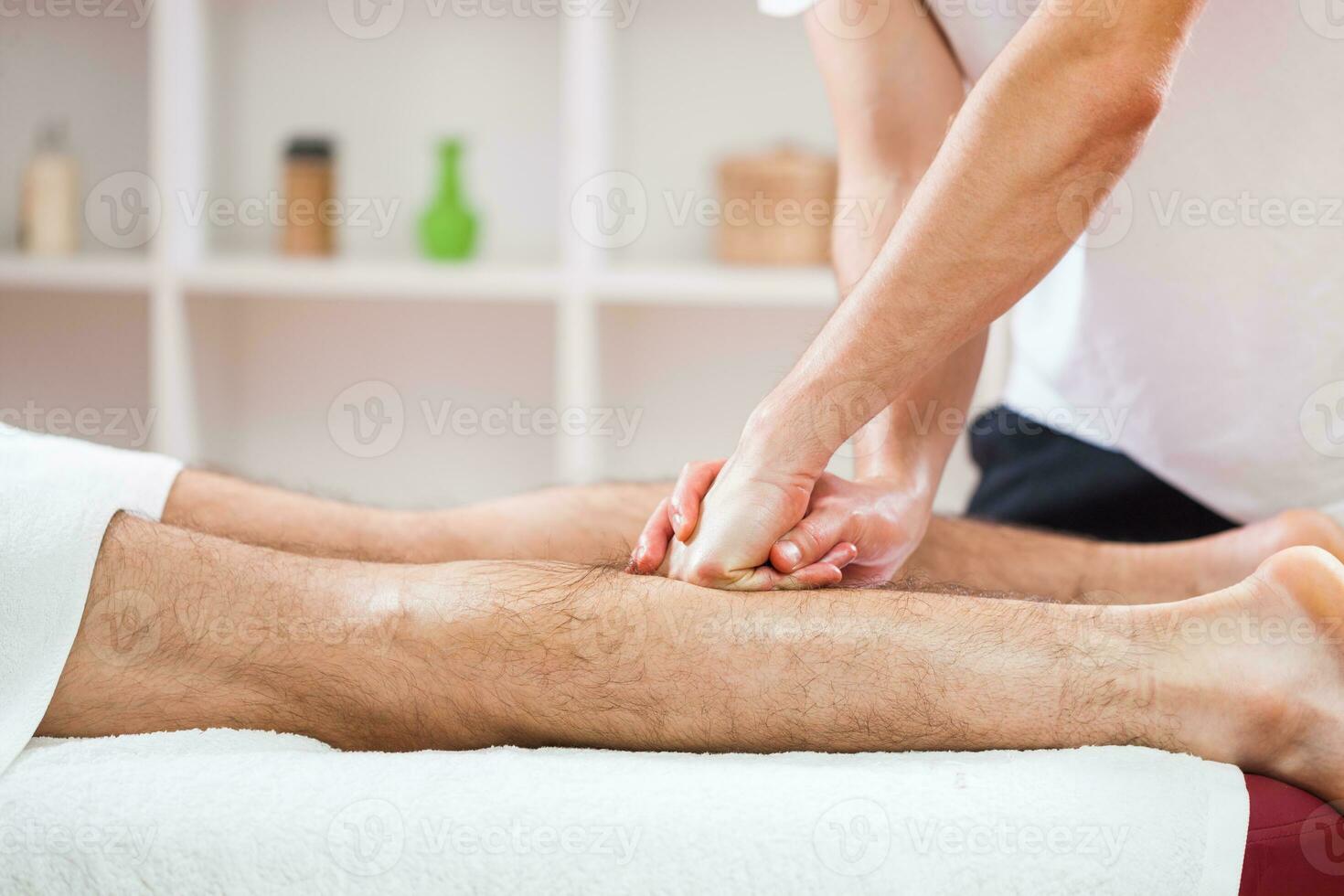 ein Mann bekommen ein Massage foto