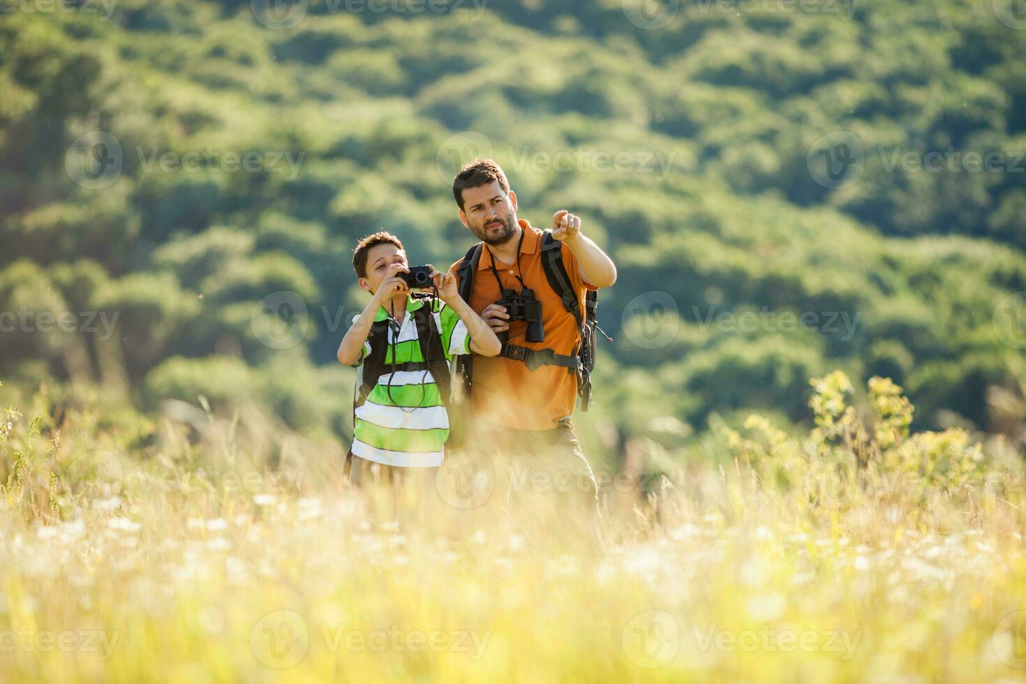 Vater und Sohn Wandern foto