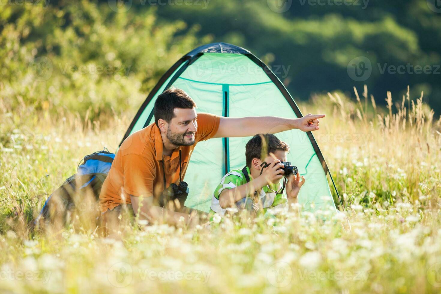 Vater und Sohn Camping foto