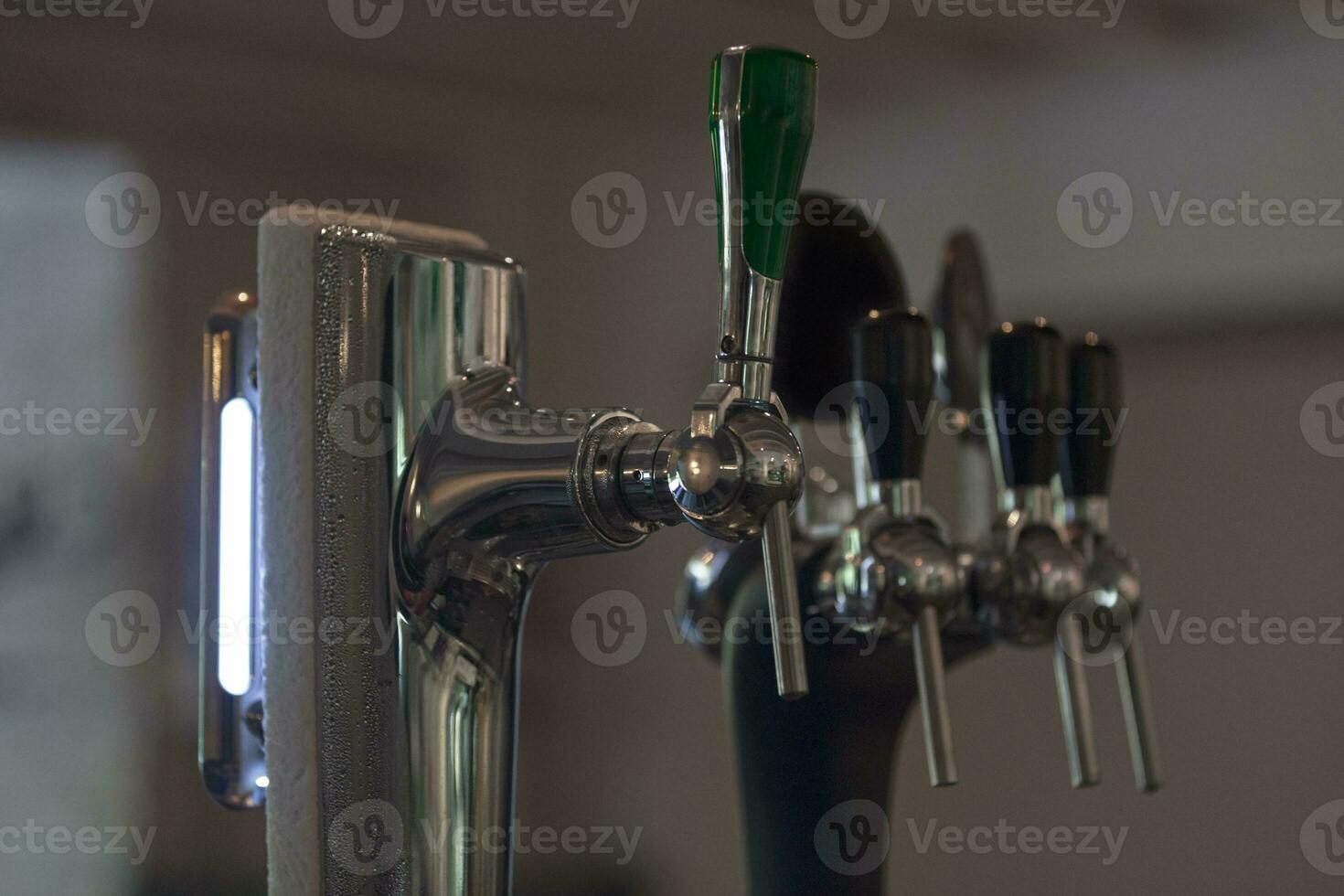 Bier Wasserhähne im Linie foto