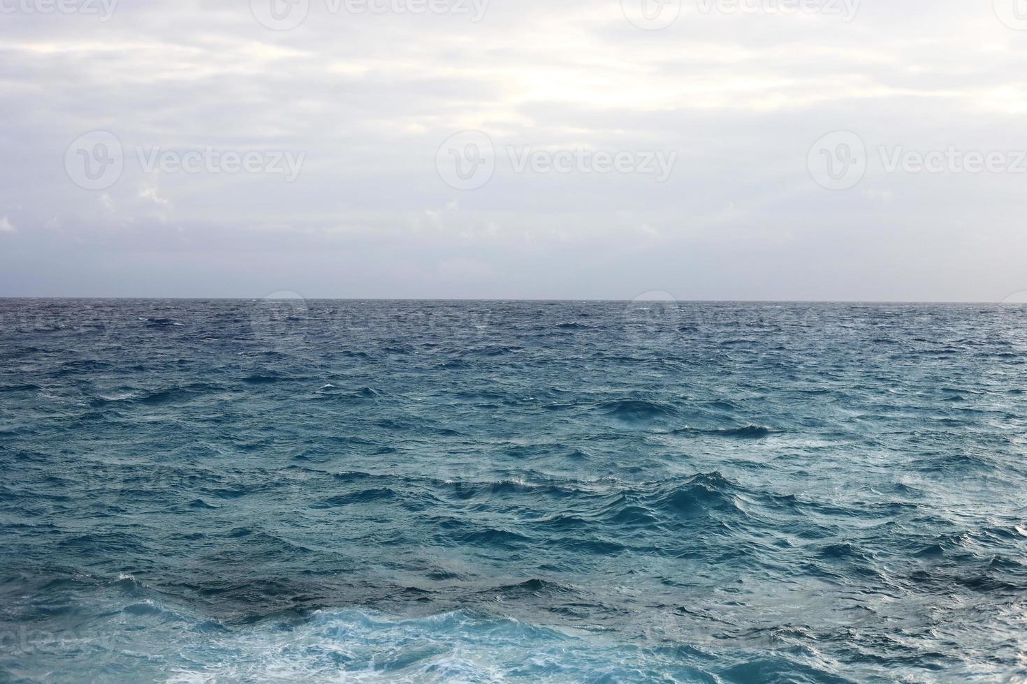 Meer und blauer Himmel Hintergrund foto