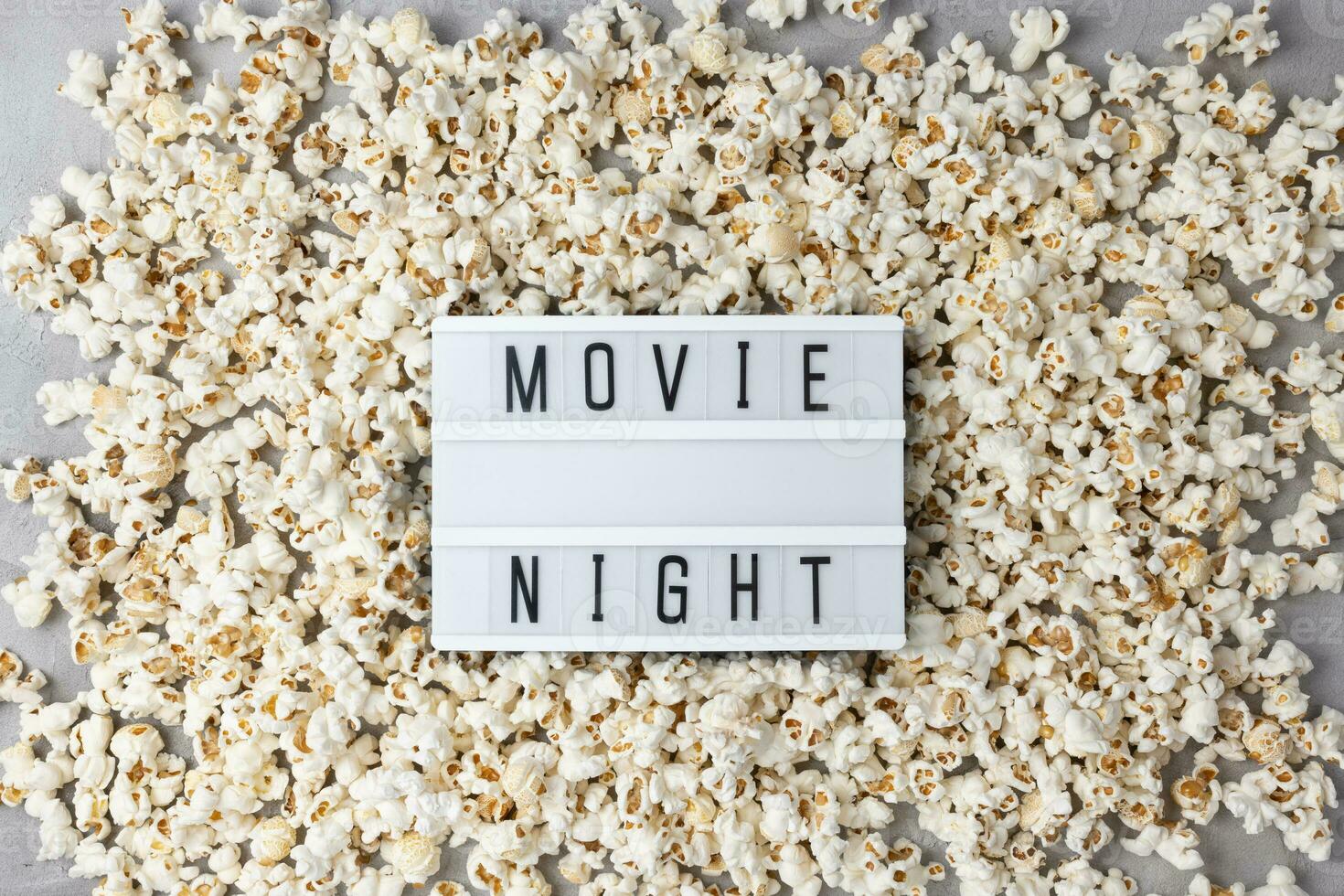 Text Film Nacht mit Popcorn. Film Theater und Kino Snacks foto