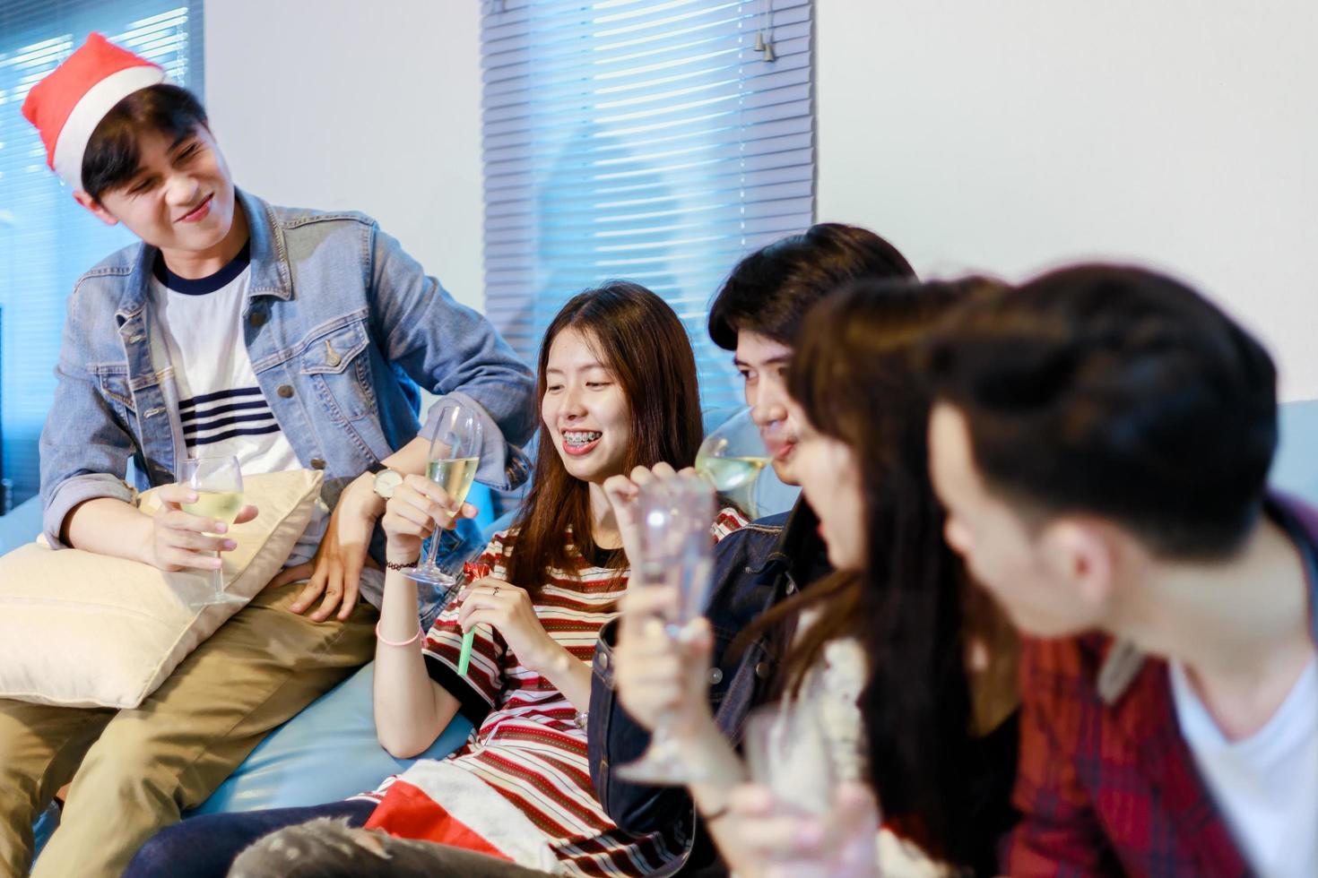 College-Freunde feiern foto