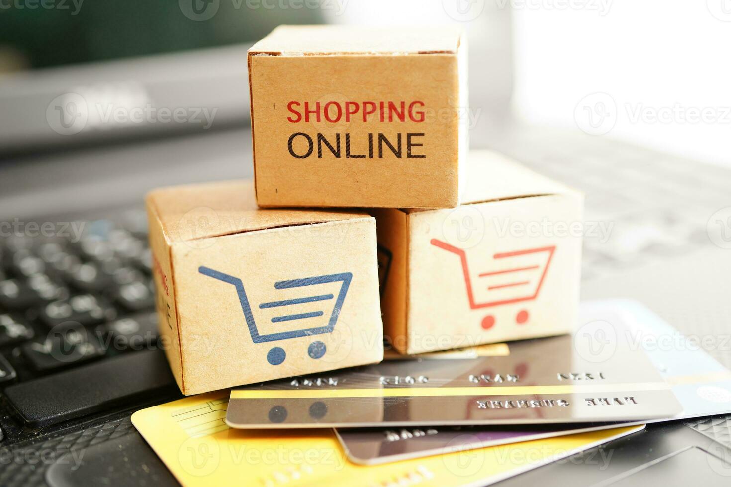 Online-Shopping, Warenkorbbox mit Kreditkarte, Import-Export, Finanzhandel. foto