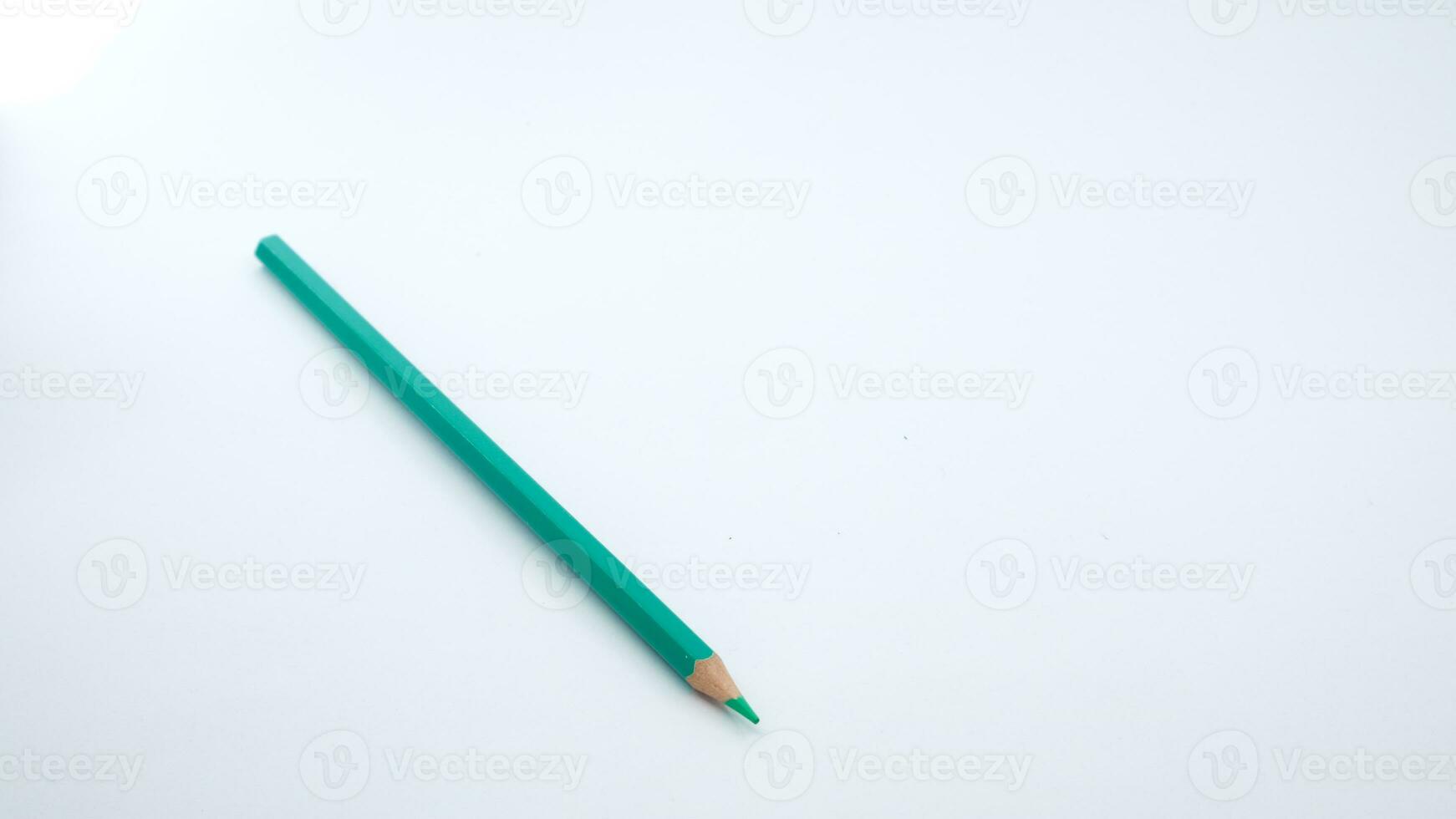 Makro Aussicht von Buntstifte. farbig Bleistifte. farbig Bleistifte auf Weiß Hintergrund. foto