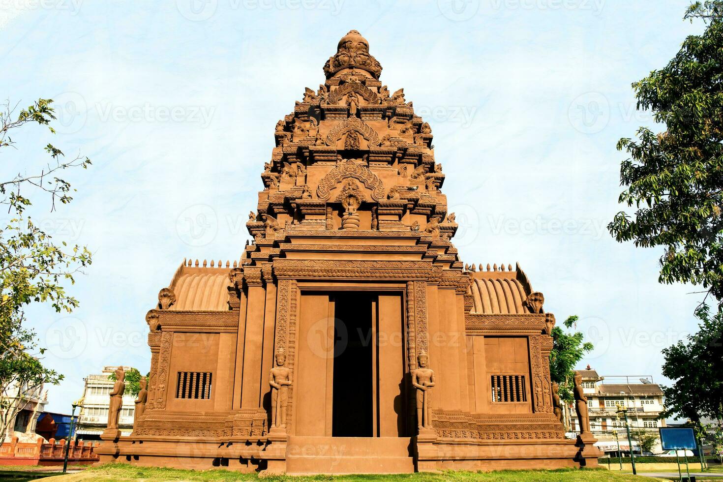 historisch Park es ist das die Architektur von das ehemalige khmer Reich mit das uralt Stein foto