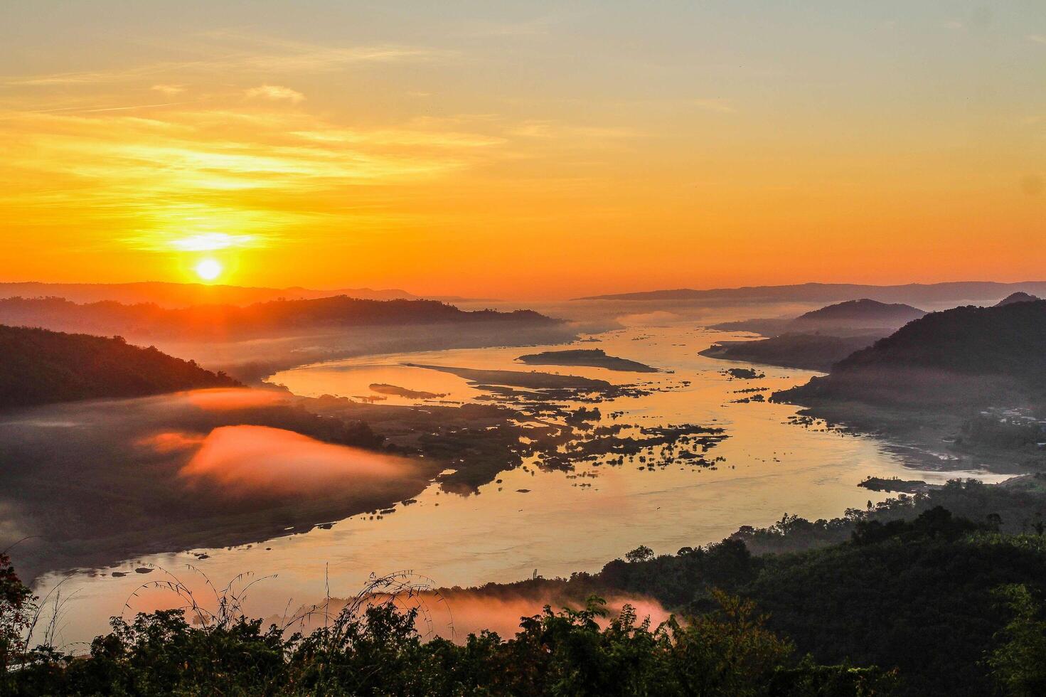 Morgensonnenlicht am Mekong, Sangkhom District, Thailand foto