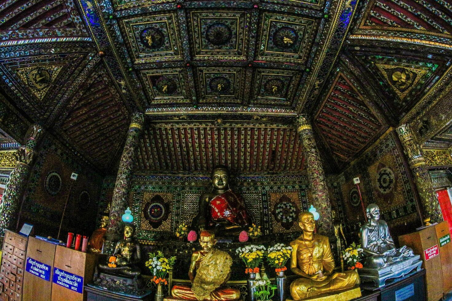 Wat Phra Chedi Sawlang Tempel in Lampang, Thailand foto