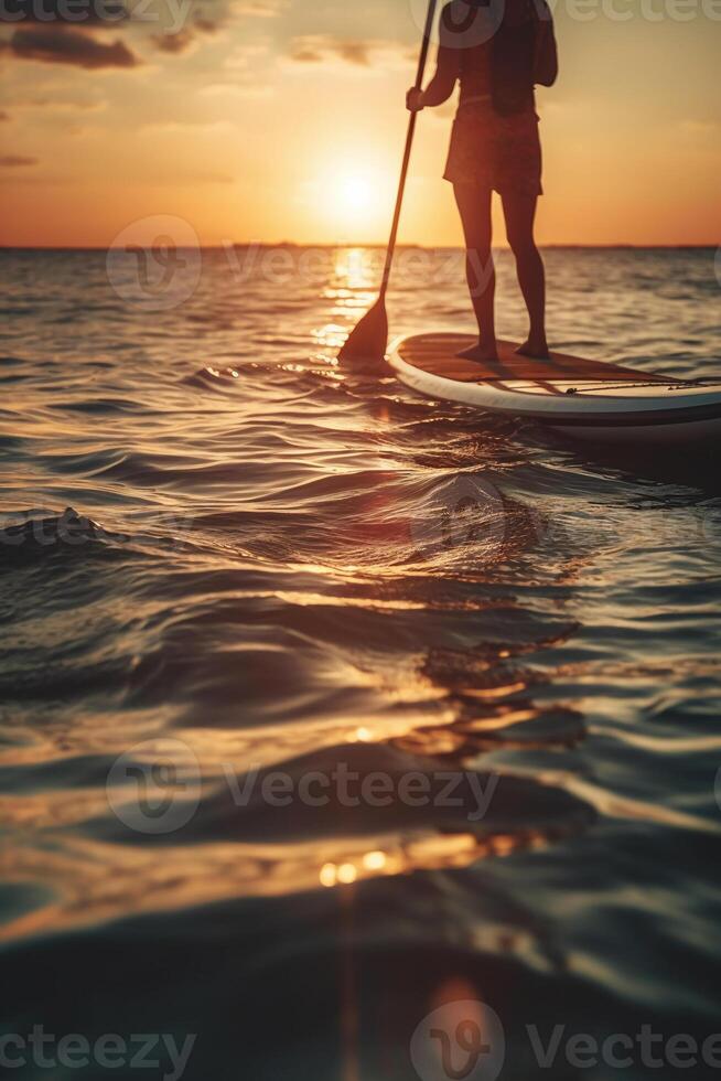 Stand oben Paddel Einsteigen auf ruhig Meer. ai generativ foto