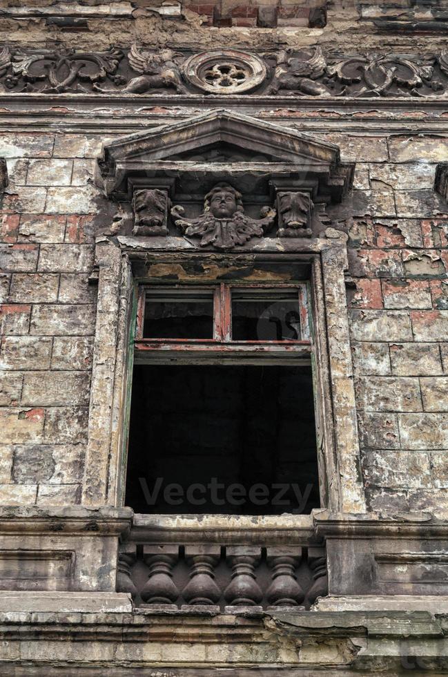 altes verlassenes Haus in der Ukraine foto