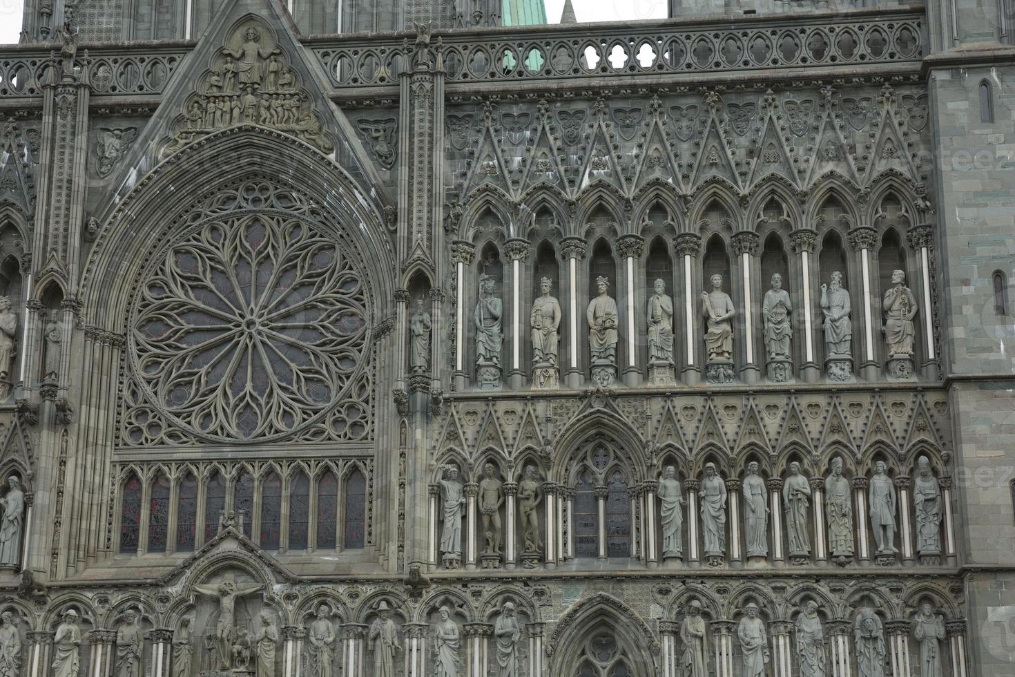 Detail der Nidaros-Kathedrale im Zentrum der Stadt Trondheim in Norwegen foto