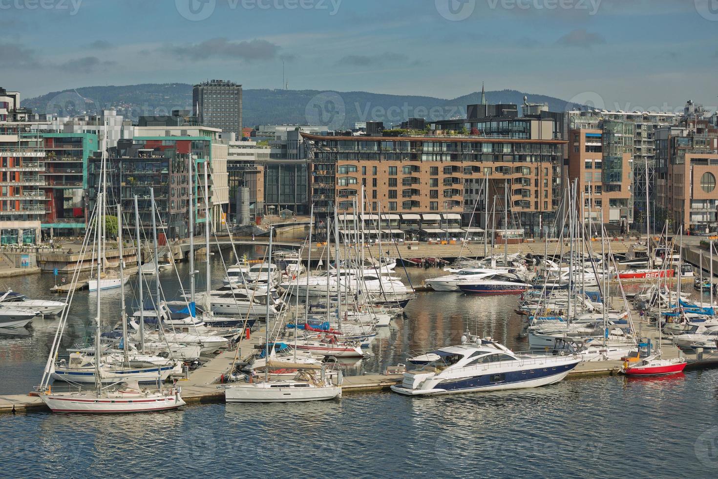 Hafen mit Yachten in der Innenstadt von Oslo in Norwegen foto