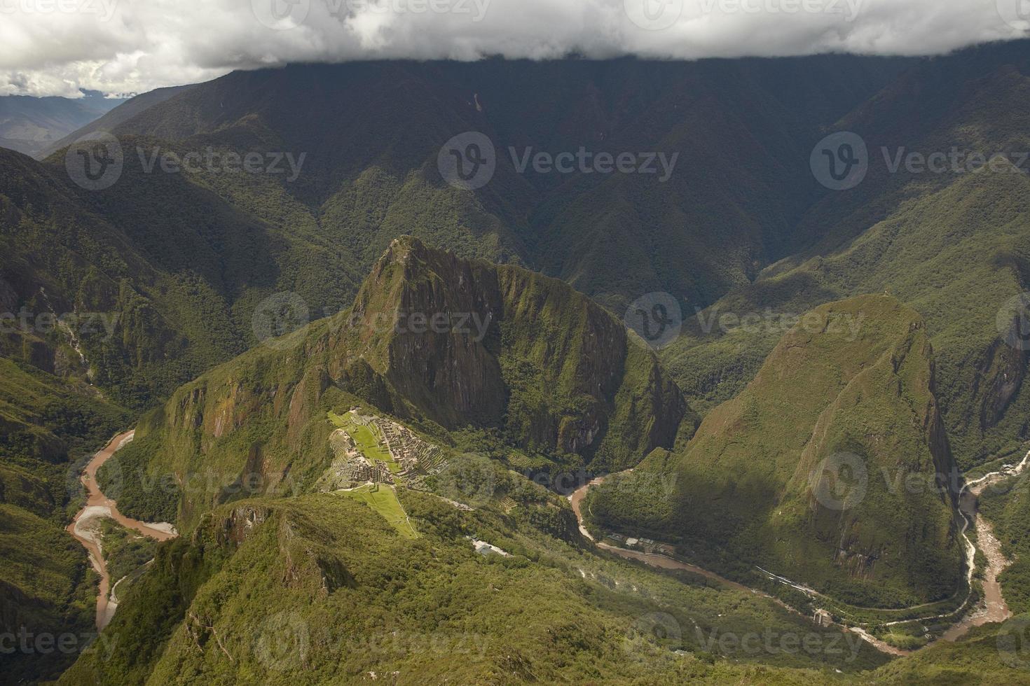 Ruinen der verlorenen Inka-Stadt Machu Picchu und Wayna Picchu in der Nähe von Cusco in Peru foto