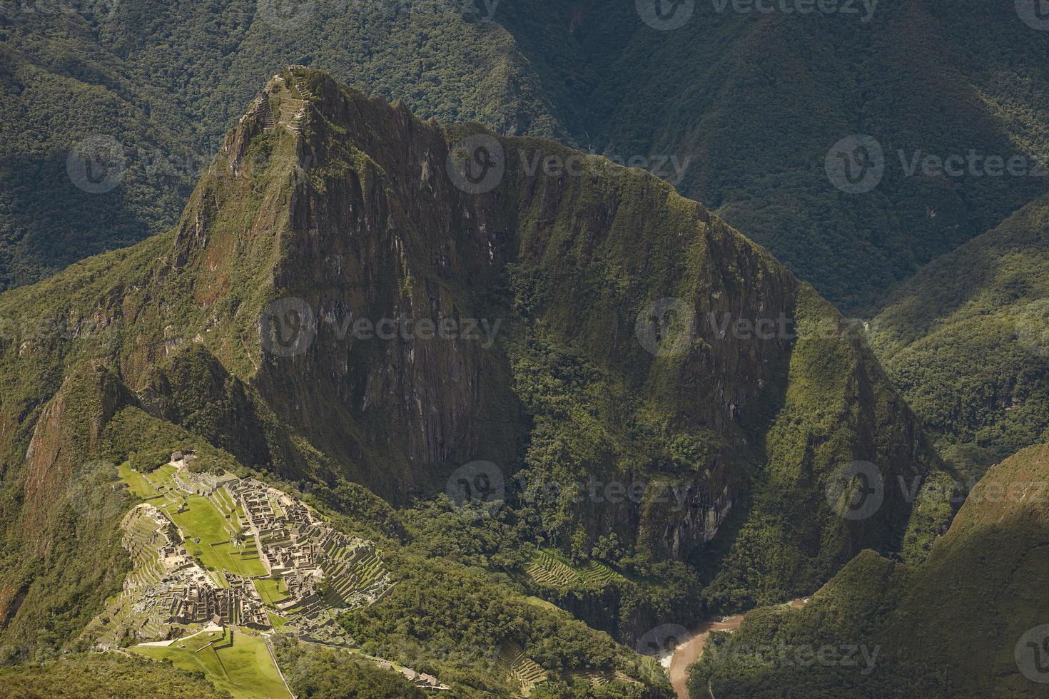 Ruinen der verlorenen Inka-Stadt Machu Picchu und Wayna Picchu in der Nähe von Cusco in Peru foto