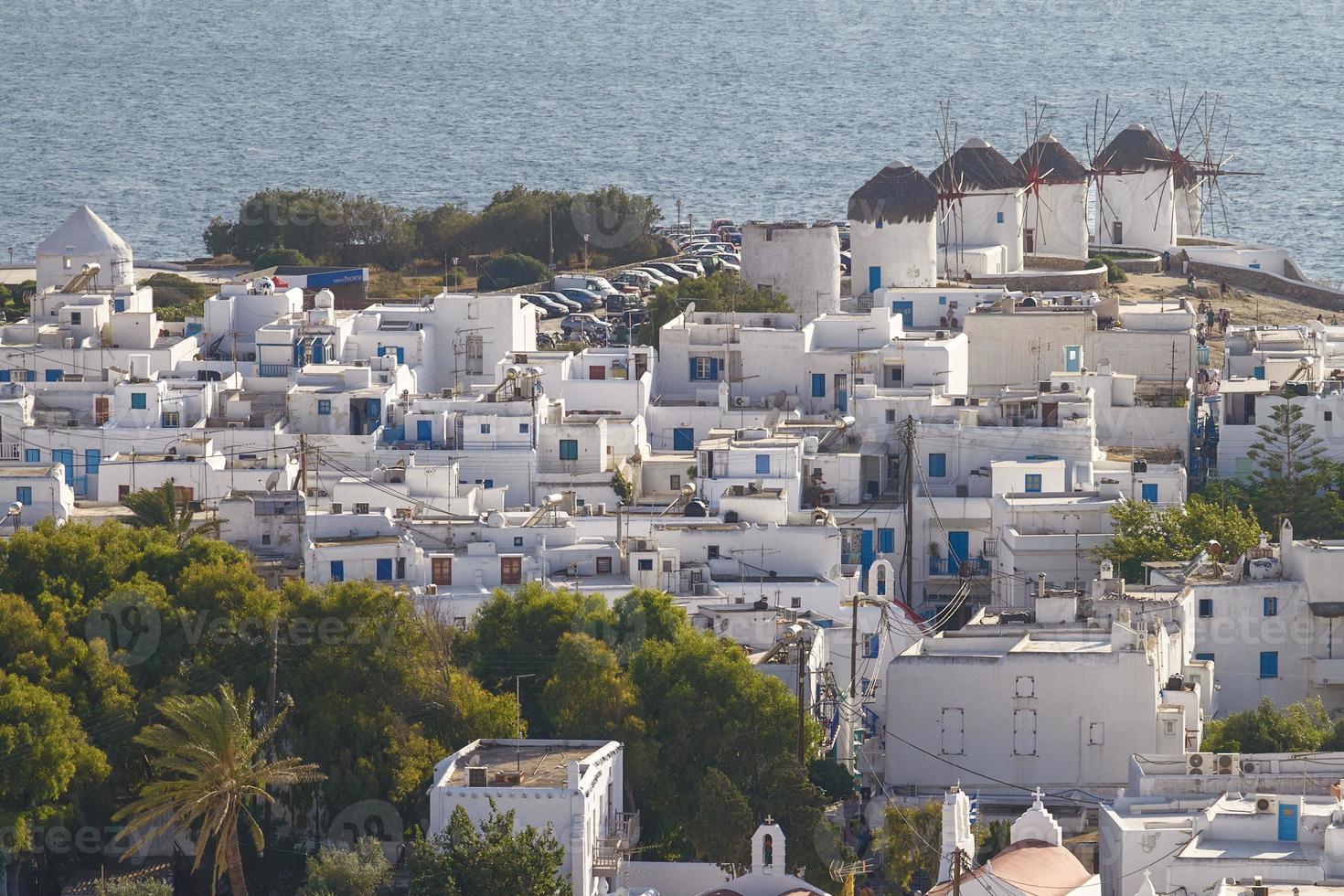 Mykonos Griechenland mit seinen berühmten vier Windmühlen foto