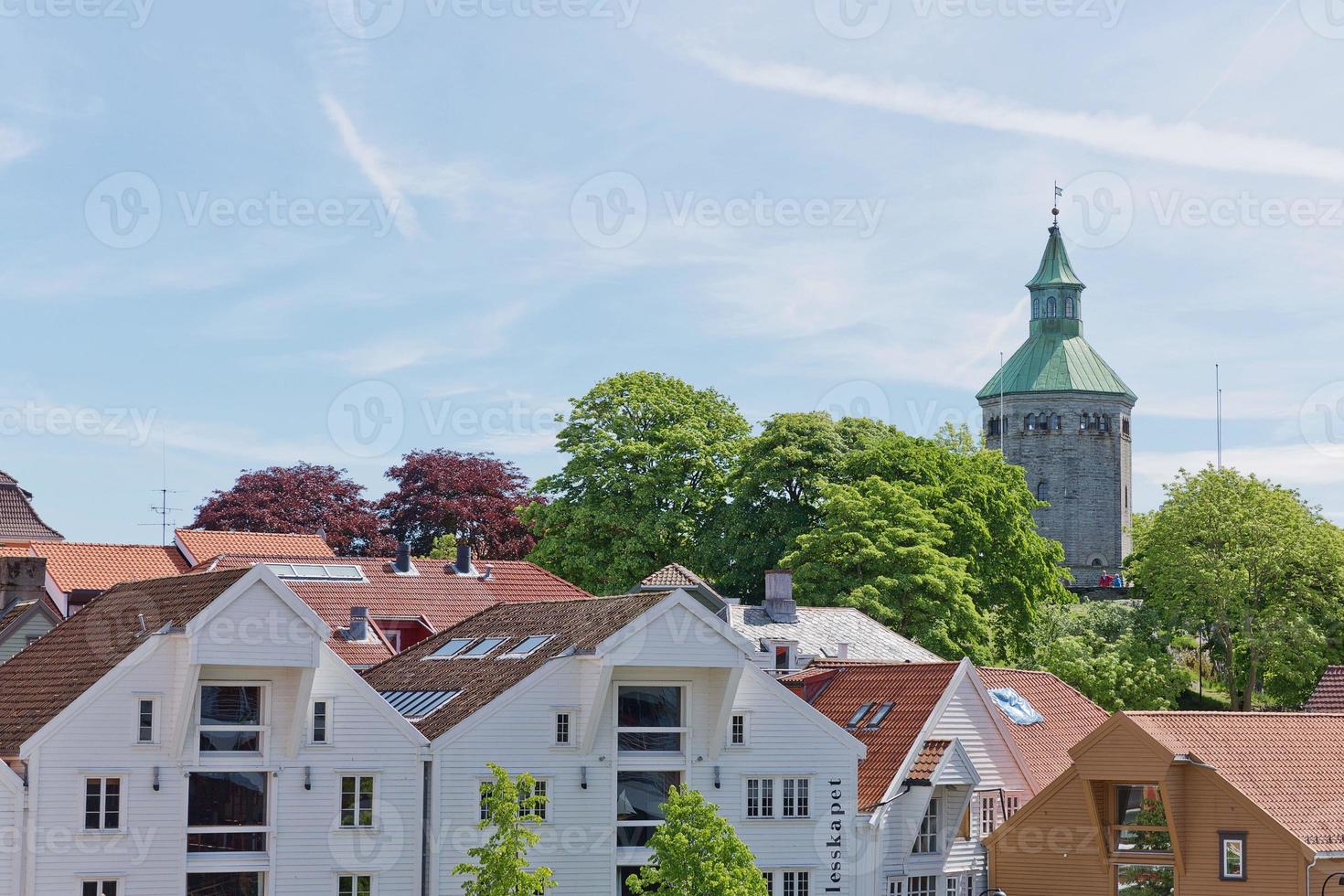 der valbergturm mit blick auf die stadt stavanger in norwegen foto