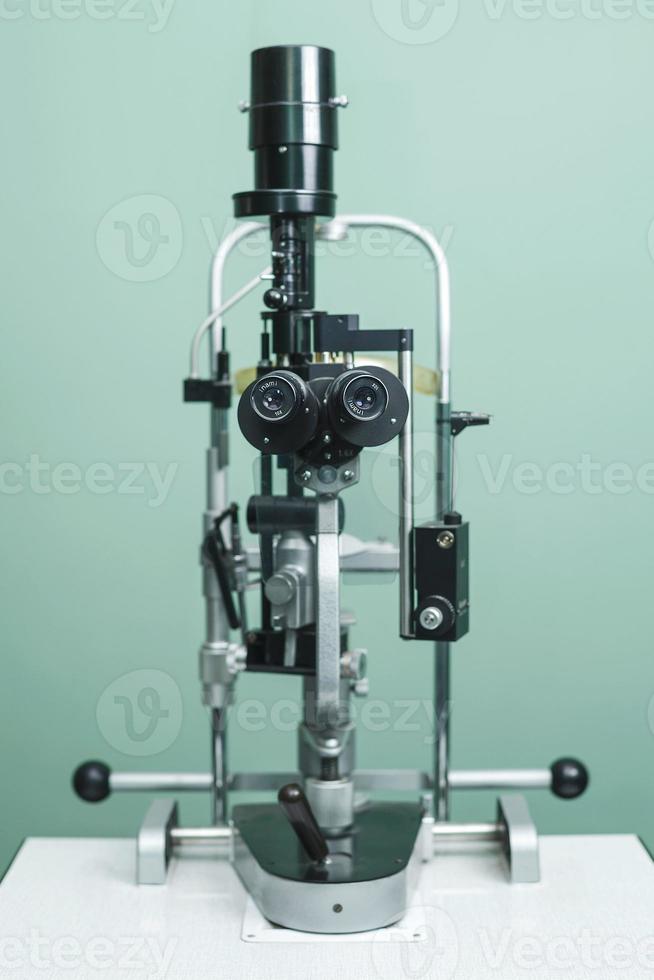 Medizinische Optikerausrüstung für Augenuntersuchungen foto