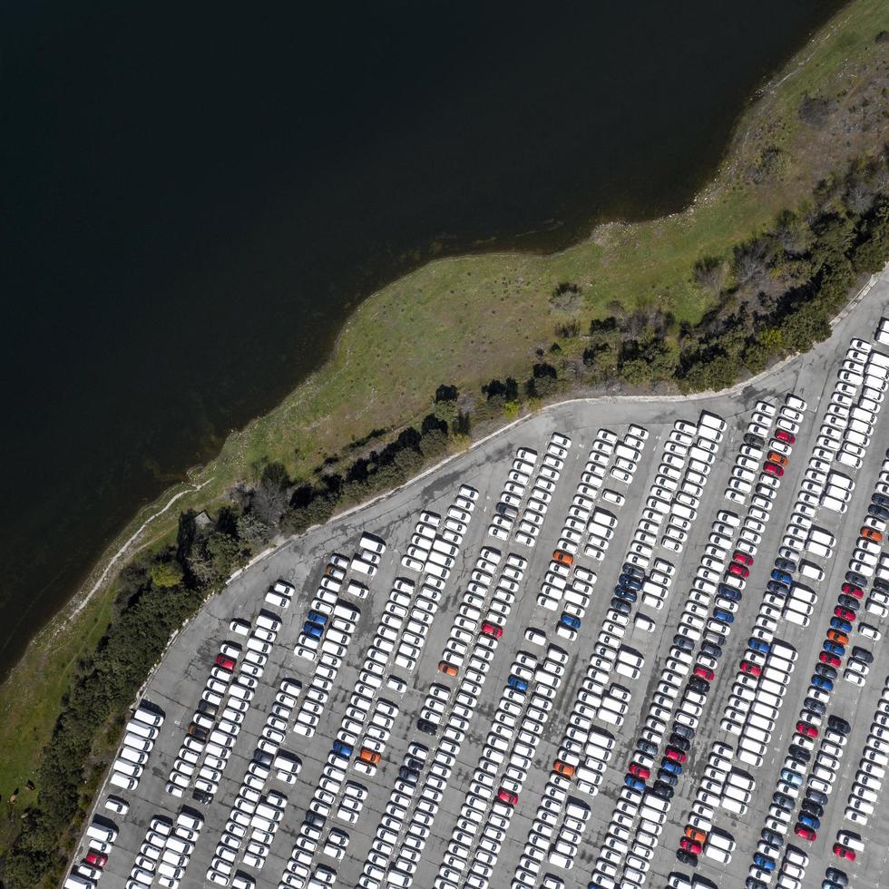 Luftaufnahmen mit geparkten Autos Hintergrund foto