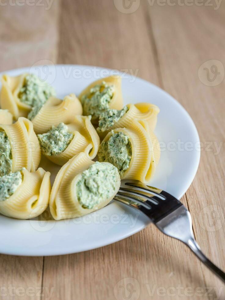 Gefüllte Lumaconi mit Käse foto