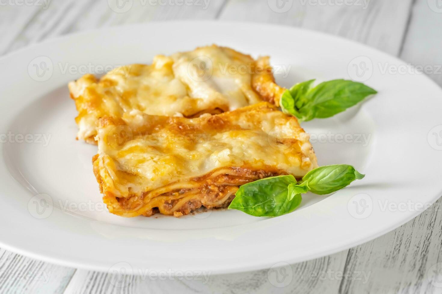 Portion von Lasagne foto