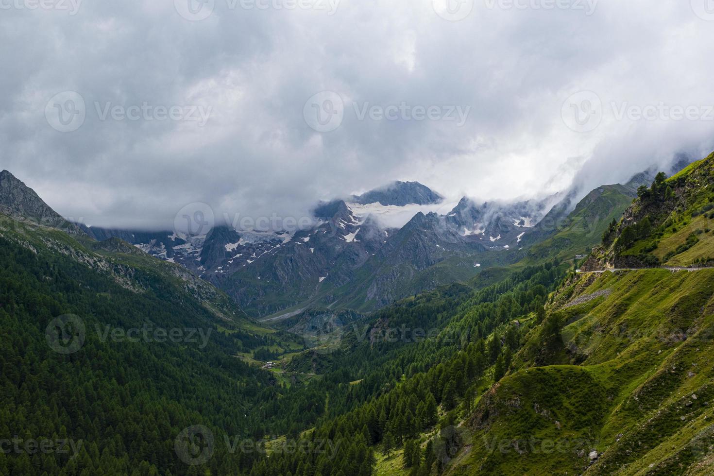 passo rombo entlang der grenze zwischen österreich und italien foto