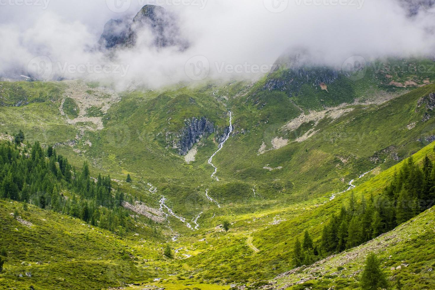 Landschaft in den Alpen von Südtirol foto