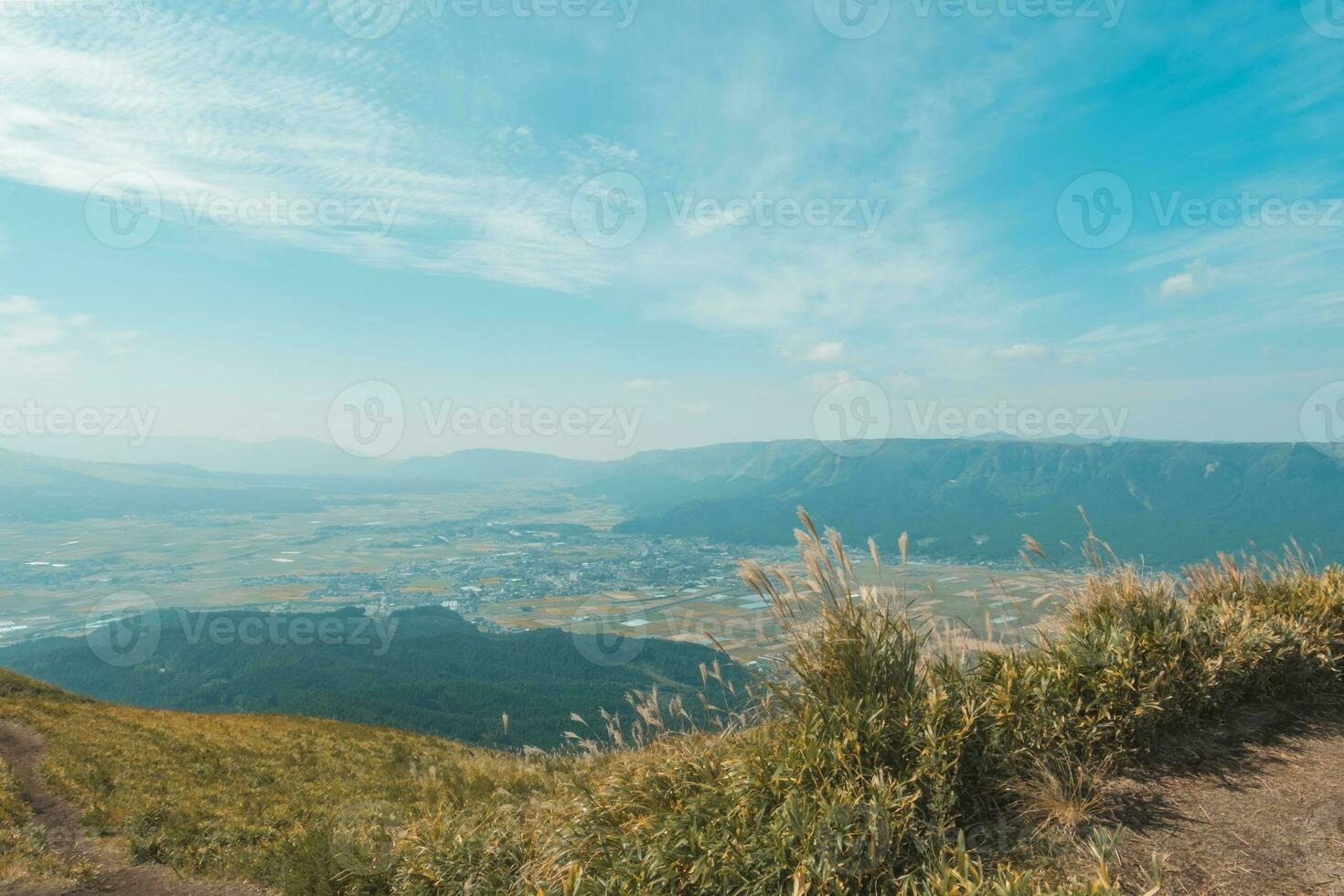 Grün lanscape mit Berg aso Hintergrund, Aussicht beim das oben von Berg von Daikanbo montieren auch, auch, Kumamoto, kyushu, Japan, Jahrgang Stil foto