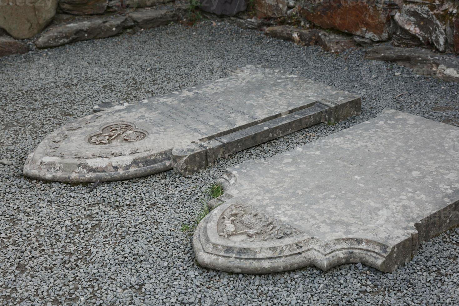 Ruinen einer Klostersiedlung, erbaut im 6. Jahrhundert in Glendalough, Irland foto