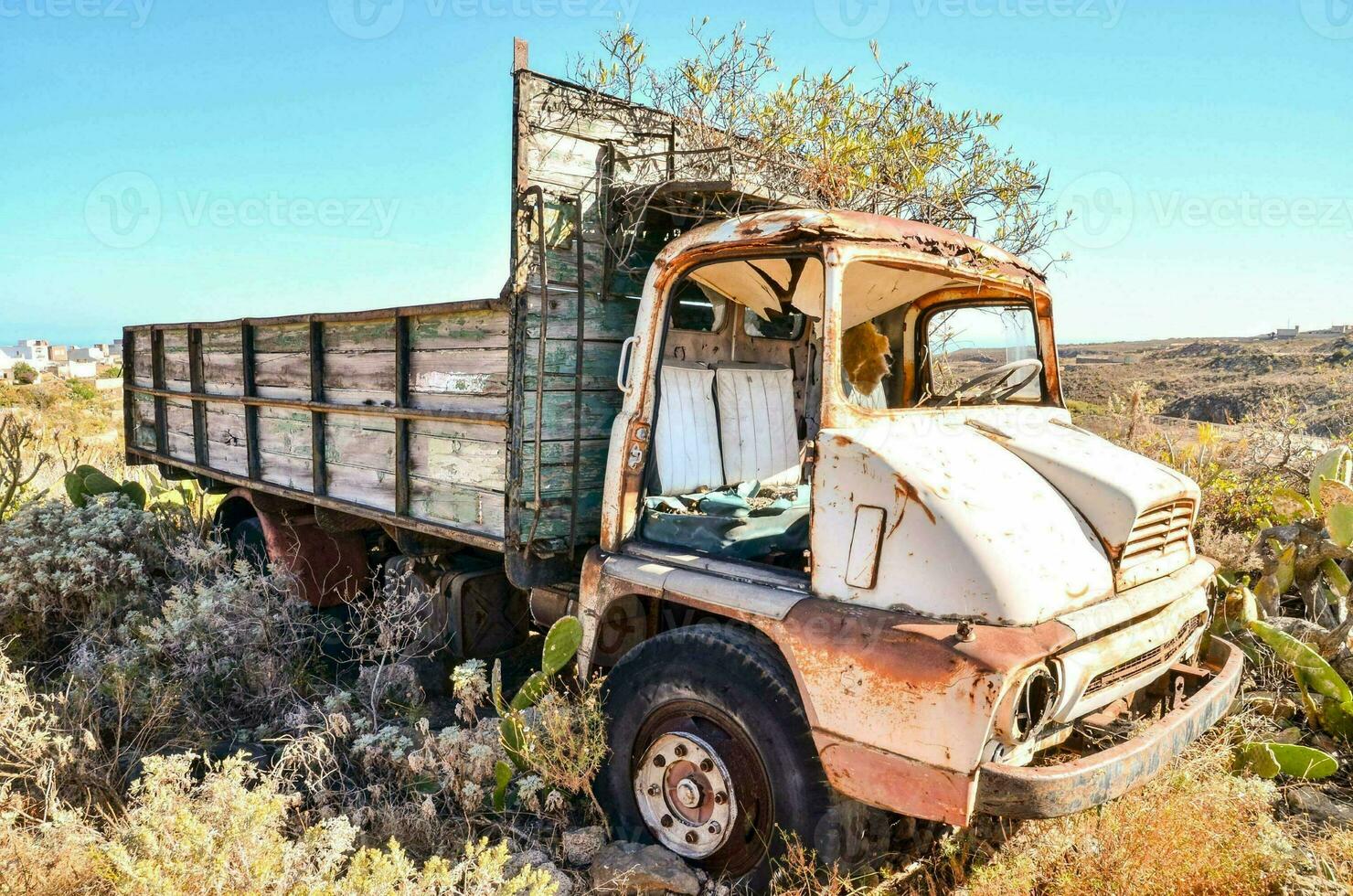 rostig verlassen LKW auf das Wüste foto