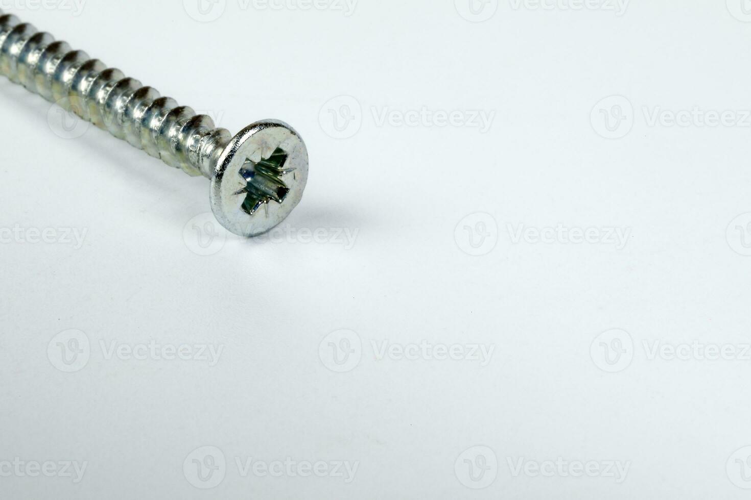 Metall Schraube Stecker auf Weiß Hintergrund foto