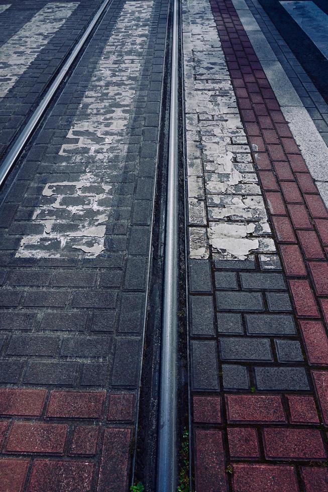 Straßenbahngleise in der Stadt foto