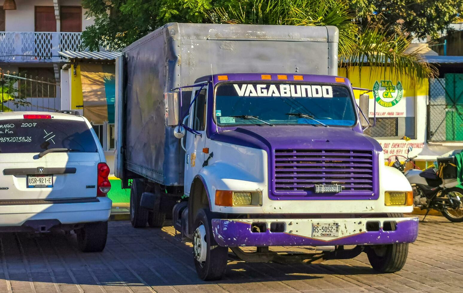 puerto escondido Oaxaca Mexiko 2023 Mexikaner LKW Lastwagen Ladung Transporter Lieferung Autos puerto escondido Mexiko. foto