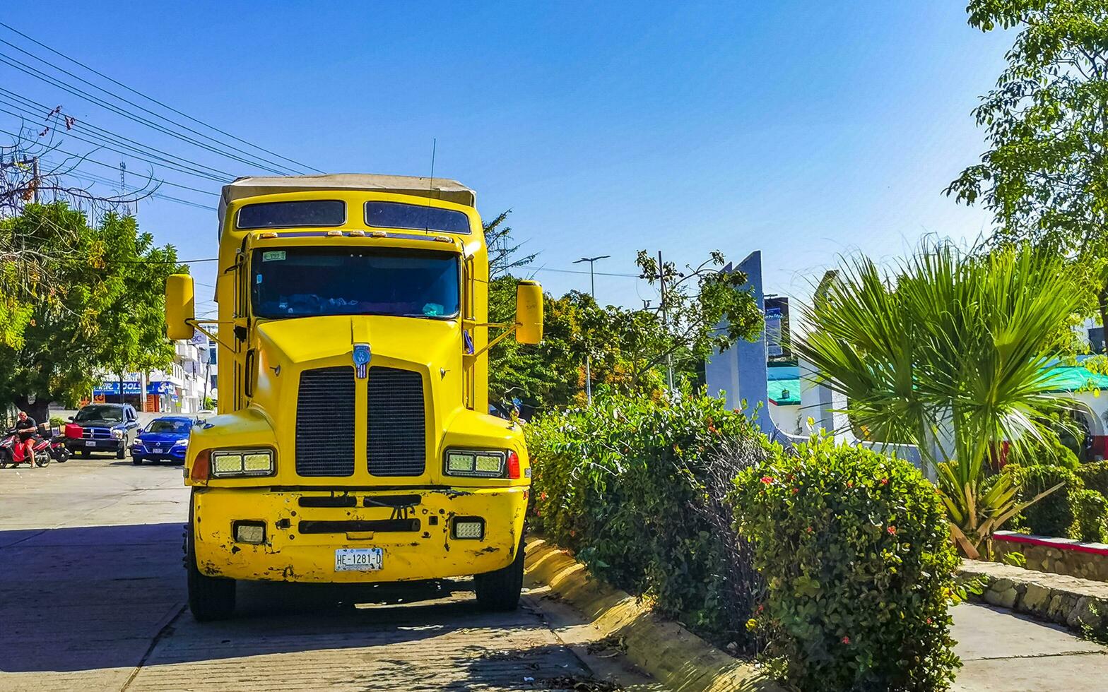 puerto escondido Oaxaca Mexiko 2023 Mexikaner LKW Lastwagen Ladung Transporter Lieferung Autos puerto escondido Mexiko. foto