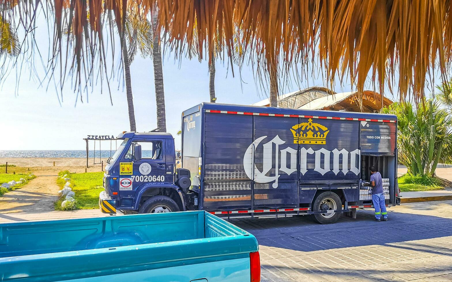 puerto escondido oaxaca mexiko 2023 mexikanische corona bierwagen frachttransporter lieferwagen in mexiko. foto