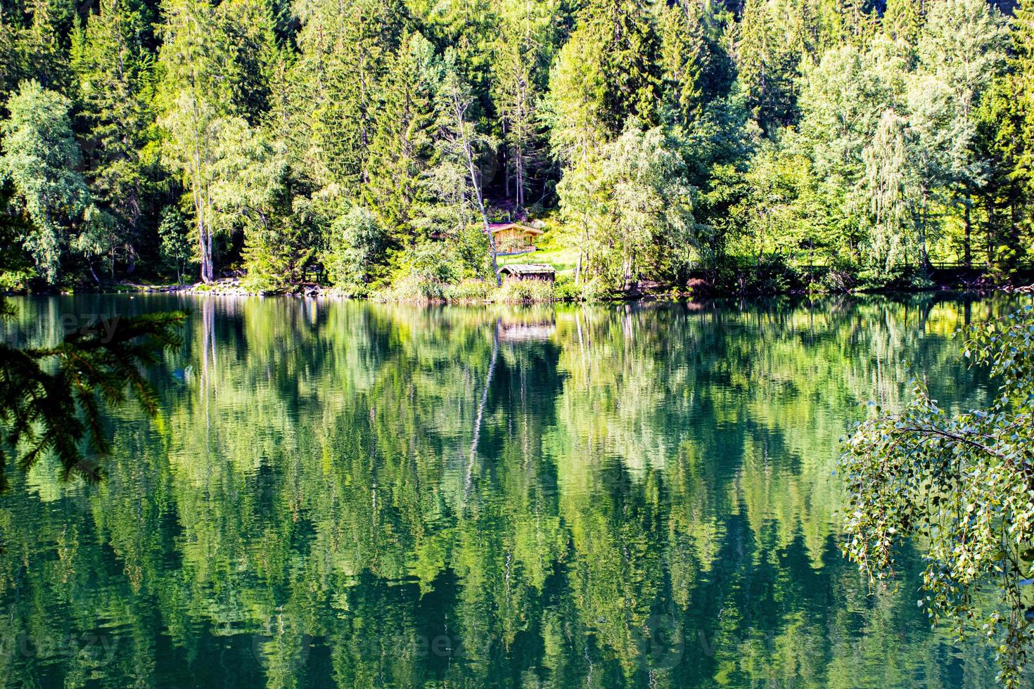 Piburger See in den österreichischen Tiroler Alpen foto